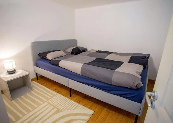 Two Bedroom Gallery Flat In The Akacfa Str.